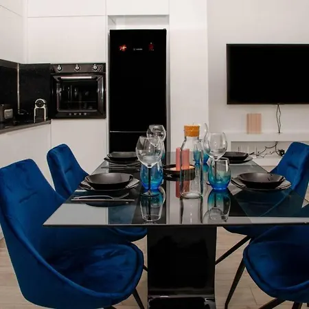 شقة Super Luxurious & Spacious Designer Apartment.