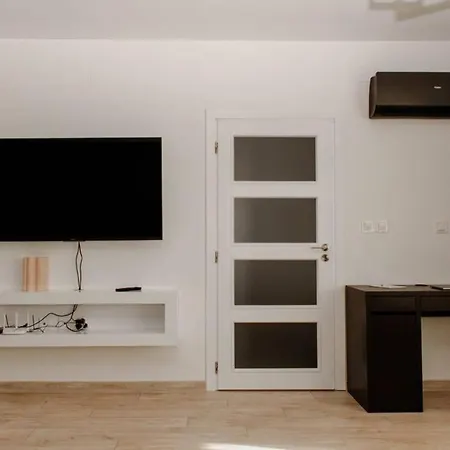Maison Lux アパート