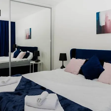 Super Luxurious & Spacious Designer Apartment.