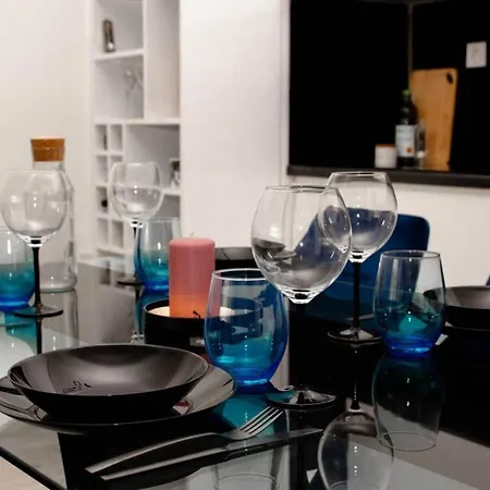 Apartmán Super Luxurious & Spacious Designer Apartment. *