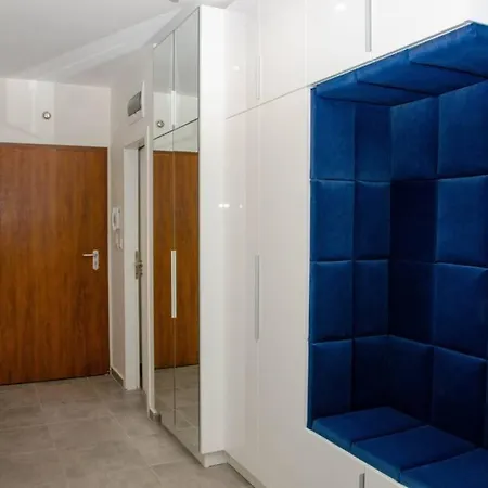 Super Luxurious & Spacious Designer Apartment. ستارا زاغورا