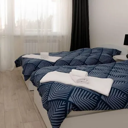 Super Luxurious & Spacious Designer Apartment. *